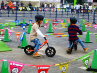 【東京モーターフェス15】なりきり、闘う気分…子どももオトナも初体験 画像