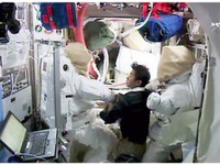 ISSの油井宇宙飛行士、米国の船外活動に向けた準備を支援 画像