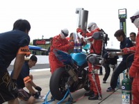 パワーアシストスーツで鈴鹿8耐のピット作業に挑戦、パナソニックが動画公開 画像