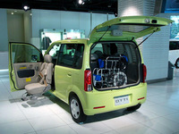 【日産 オッティ 新型発売】助手席スライドアップシート車 画像