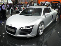 【パリモーターショー06】写真蔵…アウディ R8、ルマンV5マシンと同名 画像