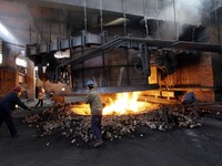 【新聞ウォッチ】中国経済の減速鮮明、鉄鋼過剰投資などのツケで成長率7%割れ 画像