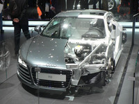 【パリモーターショー06】写真蔵…アウディ R8 のスペースフレーム 画像