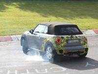 MINI コンバーチブル 最速モデルがニュルでスピン! 一部始終を捉えた 画像
