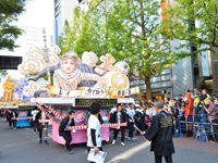川崎駅前にスター・ウォーズねぶたが4台繰り出し勇壮パレード 画像