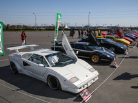 往年のスーパーカーが鈴鹿に集結…“スーパー”なエンジンサウンド、同乗走行に親子連れも興奮 画像