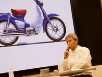 【東京モーターショー15】コンセプトは継承と進化、スーパーカブに込められたデザイナーの想いとは 画像