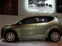 【パリモーターショー06】Dコンパクト Xオーバー「ダイハツらしい…」 画像