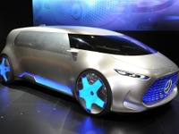 【東京モーターショー15】メルセデス、東京イメージした自動運転FCV「ビジョン Tokyo」公開 画像
