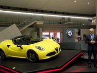 【東京モーターショー15】アルファロメオ 4C スパイダー 発表、発売は11月21日 価格は861万8400円 画像