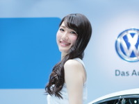 【東京モーターショー15】コンパニオン…フォルクスワーゲン 画像