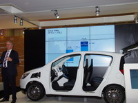 【東京モータショー15】ZFは都市型スマートカーで効率・安全・自動運転を訴求、日本メーカーに売り込み図る 画像