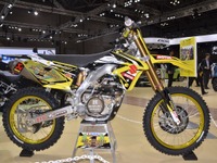 【東京モーターショー15】全日本MXタイトル獲得記念で急遽展示…スズキ RM-Z450WS 画像