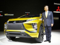 【東京モーターショー15】 eXコンセプト 発表の三菱、SUVと電気の力で一歩先を目指す 画像