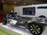 【東京モーターショー15】電子制御マニュアルをハイブリッド化で「トルクの谷」解消…スズキ 画像