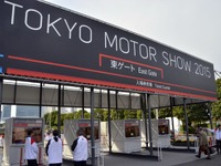 【東京モーターショー15】最初の土曜日は8万5000人が来場…狙いはアフター4入場券 画像