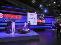 【東京モーターショー15】ヤマハブースでサプライズ、五郎丸選手を“フォーカス” 画像
