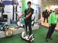 【東京モーターショー15】重心移動、一輪、キャタピラー…様々なパーソナルモビリティが続々登場 画像