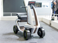 【東京モーターショー15】ホンダ ワンダーウォーカー…近未来パーソナルモビリティ［詳細画像］ 画像