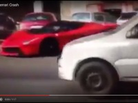 1.8億円のラ・フェラーリ、ハンガリーで駐車車両3台に激突［動画］ 画像