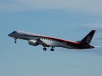 【新聞ウォッチ】初飛行に成功した国産ジェット機「MRJ」、期待と不安 画像