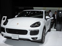 【東京モーターショー15】ポルシェ カイエンS E-ハイブリッド…モーターだけで36km走行可能［詳細画像］ 画像