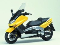 「スズキ、ホンダに負けるな!!」と、ヤマハが大型スクーター投入 画像