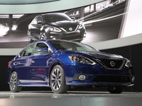 【ロサンゼルスモーターショー15】北米版 日産 シルフィ、セントラ に2016 年型…表情一新 画像