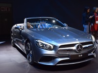 【ロサンゼルスモーターショー15】メルセデス SL に改良新型、AMG GT 風の表情に進化 画像