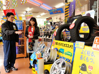 冬本番、スタッドレスタイヤの替え時っていつ?…販売現場に聞いた 画像