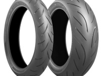 ブリヂストン、MotoGP向け開発技術を初採用した二輪用スポーツラジアルを発売 画像