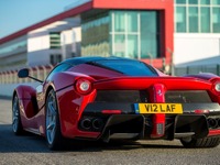 フェラーリ、ナンバープレートを競売に…「V12 LAF」の意味 画像