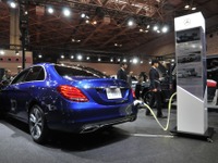 【メルセデス C350e プラグインハイブリッド】Cクラス初のPHV、電動のみで約30km走行可能 画像