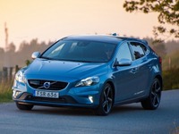 ボルボ V40 に初のスポーツディーゼル「D4 Rデザイン」…価格は459万円 画像