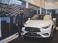 インフィニティ Q30、英国で試乗会…F1ドライバーに同乗 画像
