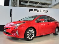 【トヨタ プリウス 新型】クリアさを表現するのに苦労した「赤」 画像