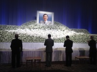 いすゞ 飛山元社長お別れの会に1200人 画像