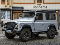 ディフェンダー のワンオフ車、40万ポンドの高値で落札 画像