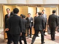 【新聞ウォッチ】今年のキーワード、豊田章男社長は未来に意志や笑顔を手渡す「たすき」 画像