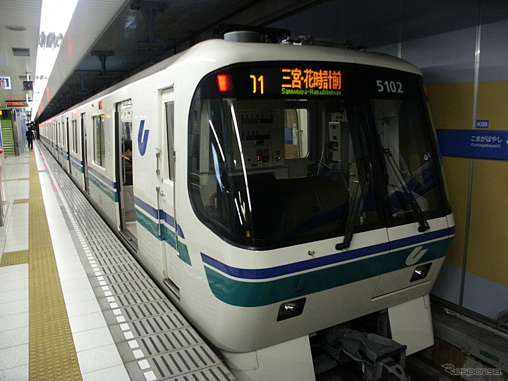 海岸線の5000形電車。一部の編成の車内照明をLED化する。