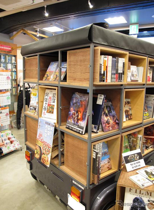 文禄堂荻窪店に移動書店として導入された三輪EV「エレクトライク」