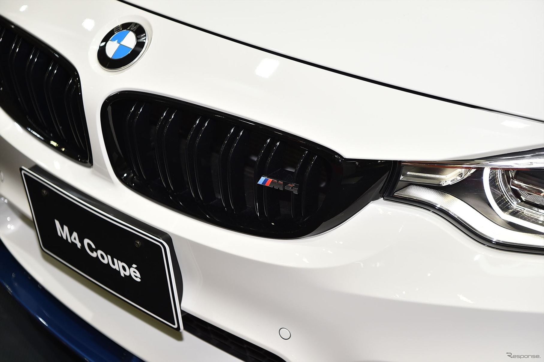 BMW M4 クーペ with Mパフォーマンスパーツ（東京オートサロン16）