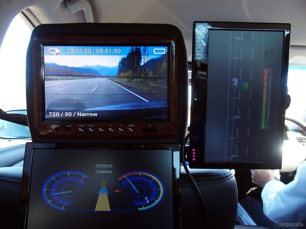 センサーフュージョン（360度検知システム）の車内モニター