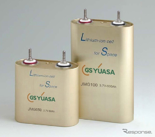 JAXAコンポーネントに登録されている宇宙用リチウムイオン電池「JMG050」（左）と「JMG100」（右、ASTRO-Hに搭載）