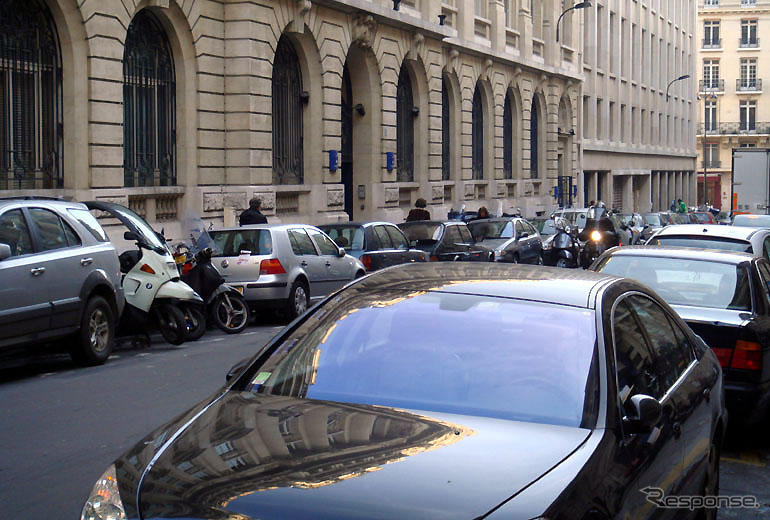 パリの年の瀬---路駐天国