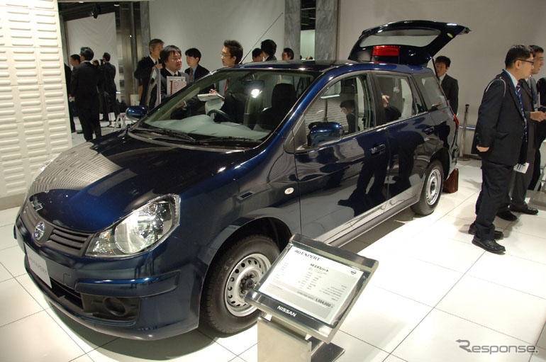 【日産 AD 新型発表】ナビゲーションは流行のメモリーナビ