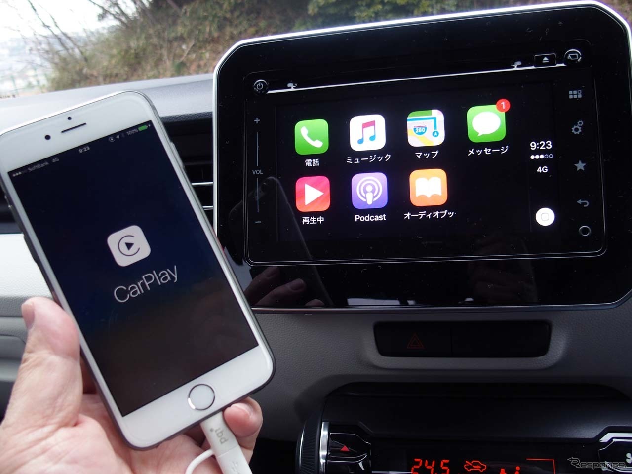 ライトニングケーブルでシステムと接続し、CarPlayモードにした