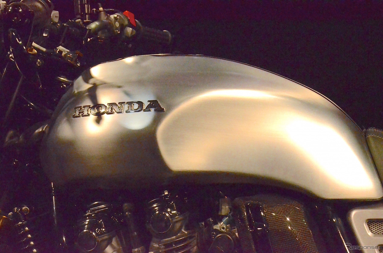 大阪モーターサイクルショーで世界初披露となったホンダ Concept CB Type II。