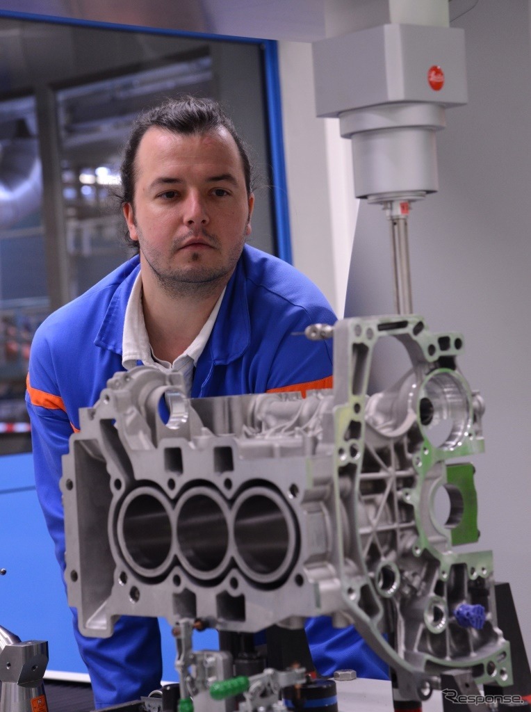 PSAの仏フランセーズ・デ・メカニーク工場で生産される3気筒ガソリンターボ「ピュアテック」エンジン
