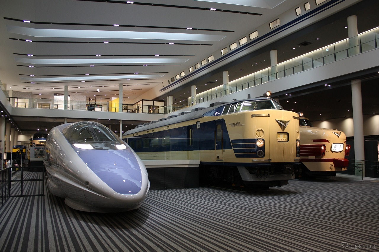 ほぼ完成した京都鉄道博物館が報道公開された。4月29日にオープンする。